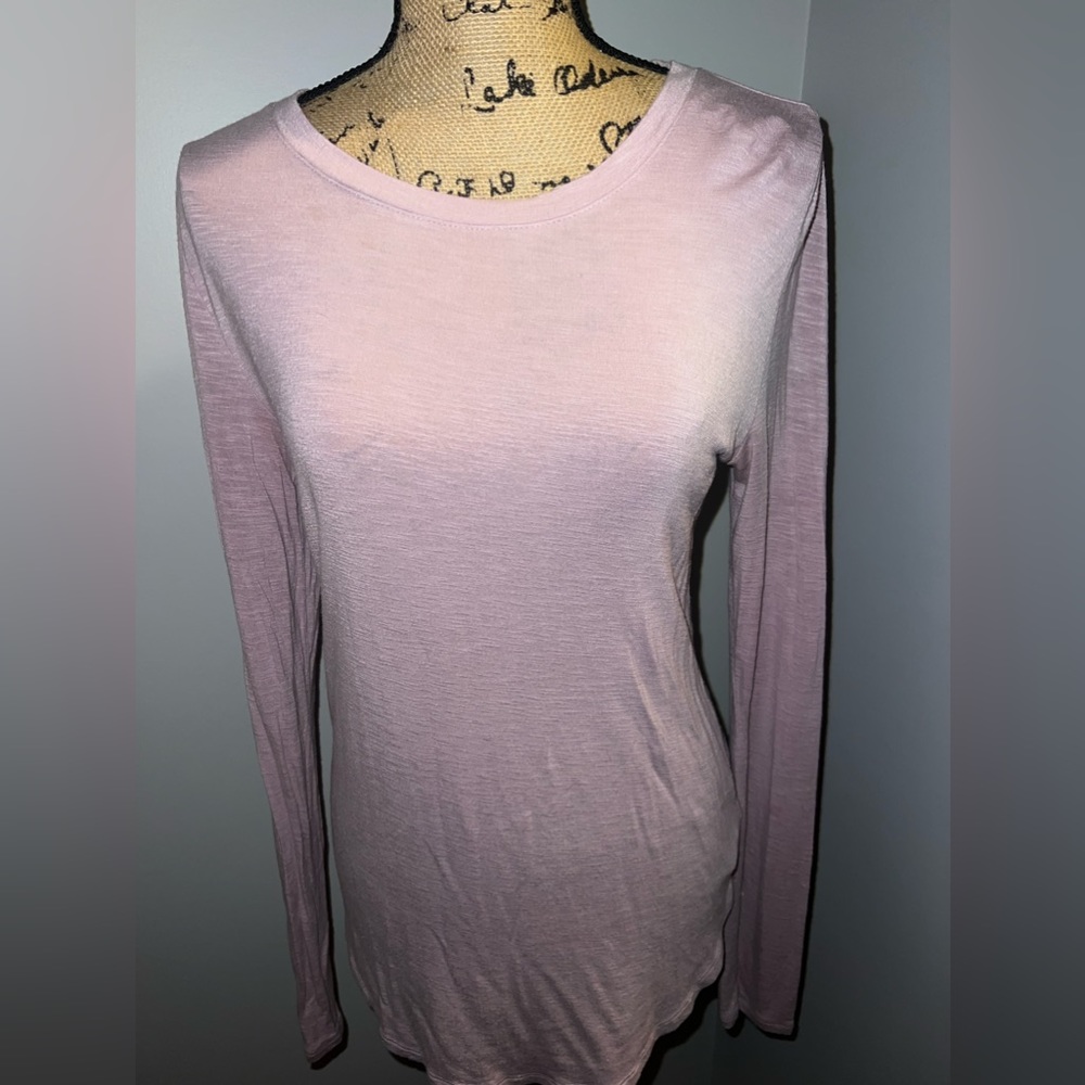 Old Navy Long Sleeve Women’s Shirt Size M Color Lavender